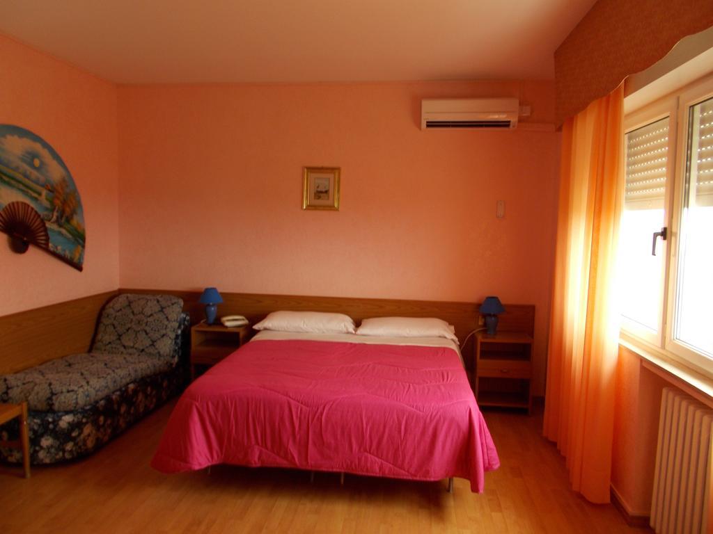 Hotel Maremonti Vico Del Gargano Room photo